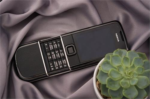 Chuyện chưa kể về gã khổng lồ Nokia 8800