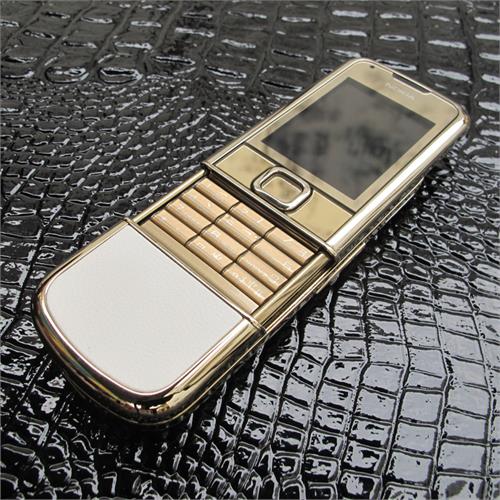 Chiếc điện thoại Nokia 8800 Gold Arte đắt giá