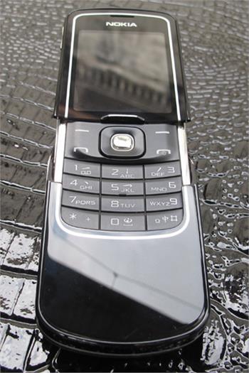 Điện thoại Nokia 8600 Luna 2 lớp